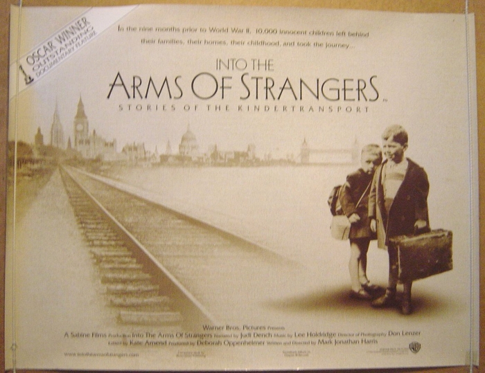 Into The Arms Of Strangers <p><i> (Academy Award Winner - Outstanding Documentary Feature) </i><p>